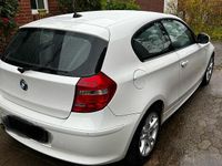 Gebraucht BMW 116 122 PS (89 kW) 2011 Weiß Kleinwagen