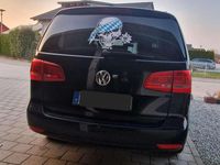 Gebraucht VW Touran Trendline 105 PS (77 kW) 2012 Schwarz Van / Kleinbus