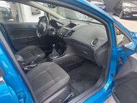 Gebraucht Ford Fiesta Titanium 125 PS (91 kW) 2015 Blau Kleinwagen