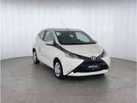 Gebraucht Toyota Aygo X-play 69 PS (50 kW) 2018 Weiß Kleinwagen