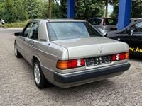 Gebraucht Mercedes 190 118 PS (86 kW) 1988 Gold Limousine