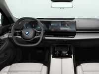 Gebraucht BMW 550e 489 PS (359 kW) 2024 Blau Limousine