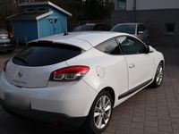 Gebraucht Renault Mégane Coupé Dynamique 102 PS (75 kW) 2010 Weiß Coupé
