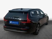 Gebraucht Volvo V60 Core 163 PS (119 kW) 2024 Onyx schwarzmetallic Kombi