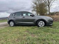 Gebraucht Hyundai i30 Select 120 PS (88 kW) 2022 Grau Kleinwagen