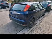 Gebraucht Ford Focus 100 PS (73 kW) 1999 Blau Kleinwagen