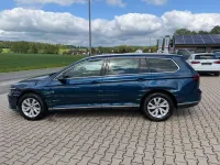 Gebraucht VW Passat Elegance 150 PS (110 kW) 2019 Blau Kombi