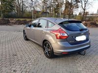 Gebraucht Ford Focus Titanium 125 PS (91 kW) 2012 Braun Kleinwagen