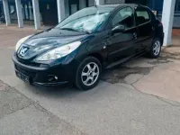 Gebraucht Peugeot 206 90 PS (66 kW) 2008 Schwarz Kleinwagen