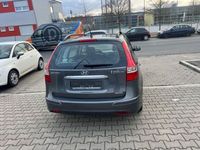 Gebraucht Hyundai i30 90 PS (66 kW) 2013 Grau Kombi
