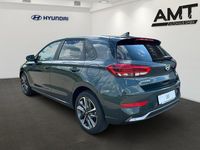 Neu Hyundai i30 Advantage 140 PS (102 kW) 2025 Cypress green / mic Limousine