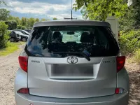 Gebraucht Toyota Verso-S 90 PS (66 kW) 2012 Silber Van / Kleinbus
