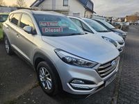 Gebraucht Hyundai Tucson Intro Edition 116 PS (85 kW) 2015 Platinum silver / mic SUV