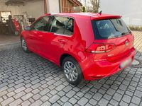 Gebraucht VW Golf VII Trendline 86 PS (63 kW) 2017 Rot Limousine