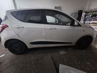 Gebraucht Hyundai i10 67 PS (49 kW) 2016 Weiß Kleinwagen