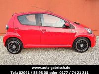Gebraucht Toyota Aygo Cool 68 PS (50 kW) 2014 Bitone rot/schwarz black roof Kleinwagen