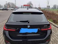 Gebraucht BMW 318 Shadowline 156 PS (114 kW) 2024 Black sapphire metallic Kombi