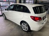 Gebraucht Mercedes B180 Urban 122 PS (89 kW) 2015 Weiß Van / Kleinbus