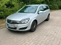 Gebraucht Opel Astra 110 PS (80 kW) 2011 Silber Kombi
