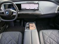 Gebraucht BMW iX 239 kW (326 PS) 2024 Mineralweiß metallic SUV