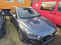 Gebraucht Hyundai i30 Select 116 PS (85 kW) 2019 Grau Kombi