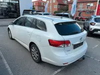 Gebraucht Toyota Avensis Executive 124 PS (91 kW) 2012 Weiß Kombi