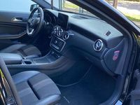 Gebraucht Mercedes A180 Urban 109 PS (80 kW) 2017 Schwarz Limousine