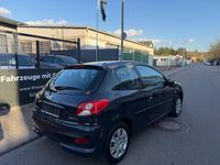 Gebraucht Peugeot 206 Basis 68 PS (50 kW) 2010 Blau Limousine