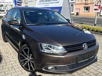 Second-hand VW Jetta Highline 140 CP (102 kW) 2012 Maro Berlinǎ