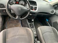 Gebraucht Peugeot 206 73 PS (53 kW) 2009 Weiß Limousine