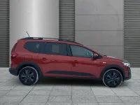 Neu Dacia Jogger Expression 101 PS (74 kW) 2025 Terracottabraun Van / Kleinbus