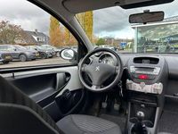 Gebraucht Peugeot 107 Active 68 PS (50 kW) 2014 Weiß Kleinwagen