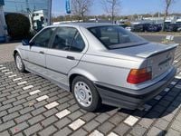 Gebraucht BMW 318 113 PS (83 kW) 1993 Silber Limousine