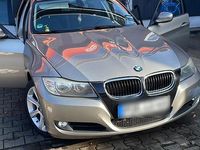 Gebraucht BMW 318 105 PS (77 kW) 2011 Grau Kombi