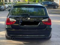 Gebraucht BMW 330 231 PS (169 kW) 2008 Schwarz Kombi