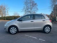 Gebraucht Toyota Yaris Cool 101 PS (74 kW) 2010 Silber Kleinwagen
