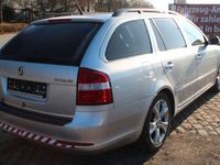 Gebraucht Skoda Octavia Elegance 160 PS (117 kW) 2012 Silber Kombi