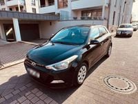 Gebraucht Hyundai i20 Active 84 PS (61 kW) 2016 Schwarz Kleinwagen