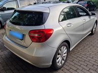Gebraucht Mercedes A180 122 PS (89 kW) 2014 Silber Kleinwagen