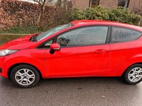 Gebraucht Ford Fiesta 95 PS (69 kW) 2012 Rot Kleinwagen