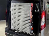 Gebraucht Ford Tourneo Connect Trend 101 PS (74 kW) 2016 Perlsilber (metallic) Van / Kleinbus