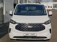 Gebraucht Ford Tourneo Titanium 136 PS (100 kW) 2024 Frostweiß Van / Kleinbus