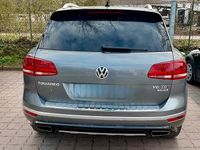 Gebraucht VW Touareg R-line 262 PS (192 kW) 2017 Grau SUV