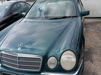 Gebraucht Mercedes E200 136 PS (100 kW) 1998 Grün Limousine