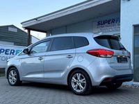 Gebraucht Kia Carens Spirit 135 PS (99 kW) 2015 Silber Van / Kleinbus