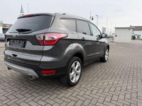 Gebraucht Ford Kuga Titanium 179 PS (131 kW) 2016 Grau SUV