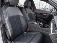 Neu BMW 550e M Sport 489 PS (359 kW) 2026 Mineralweiss Kombi