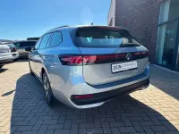 Gebraucht VW Passat 150 PS (110 kW) 2024 Dolomit silber Kombi