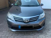 Gebraucht Toyota Avensis 125 PS (91 kW) 2012 Grau Kombi