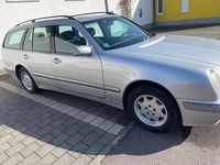 Gebraucht Mercedes E220 Elegance 143 PS (105 kW) 2001 Silber Kombi